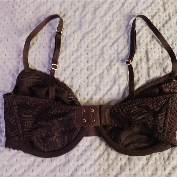 Victoria's Secret Very Sexy unlined zebra lace demi bra. Size 32DDD ( F) - Picture 5 of 7